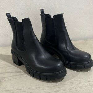 Madden Girl Tessa Chelsea boots